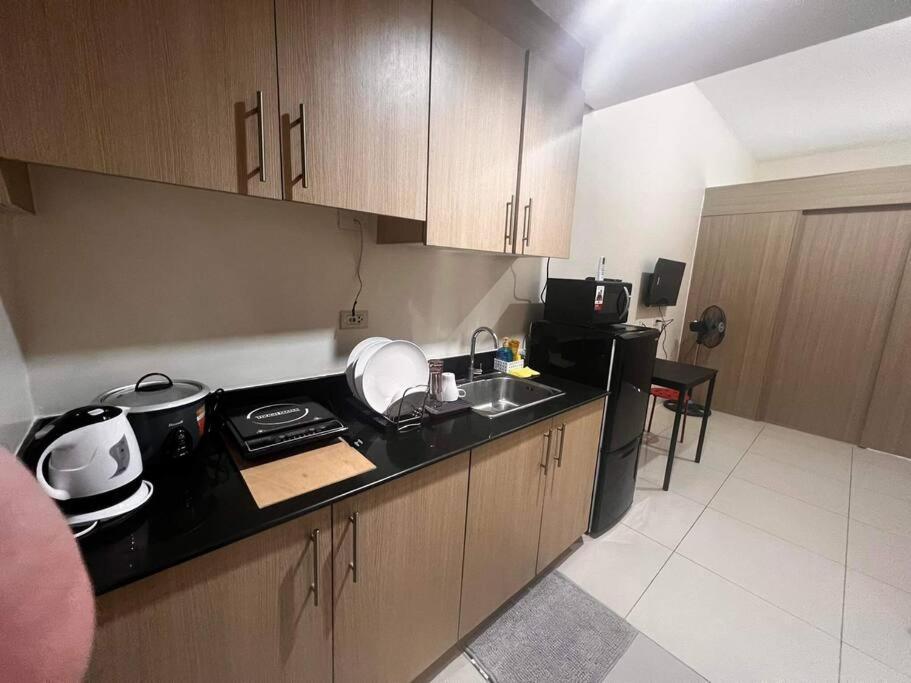 Breeze Residences - 1Br Unit With Balcony -Top Floor 马尼拉 外观 照片
