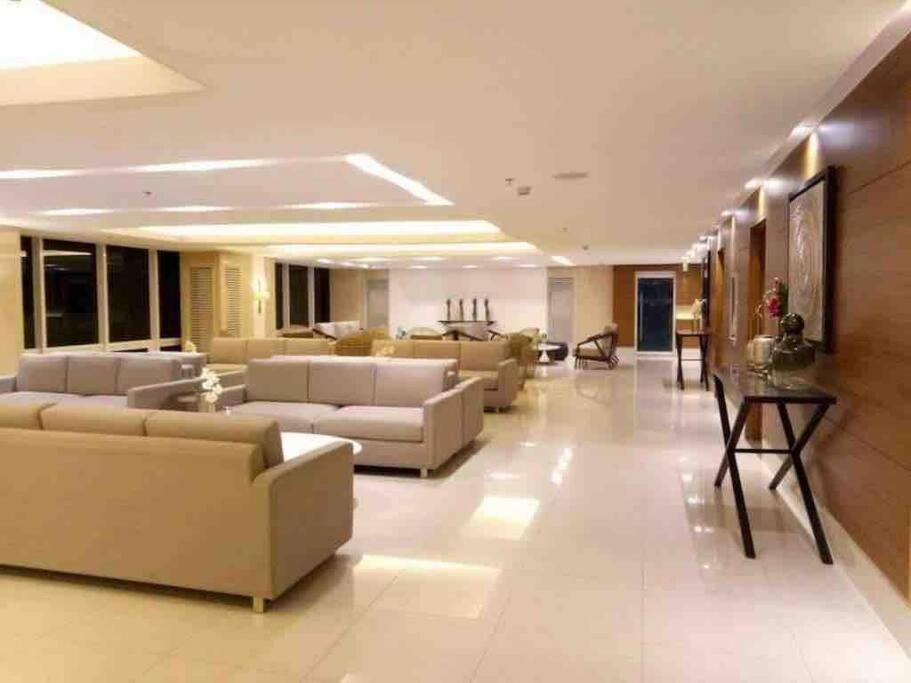 Breeze Residences - 1Br Unit With Balcony -Top Floor 马尼拉 外观 照片