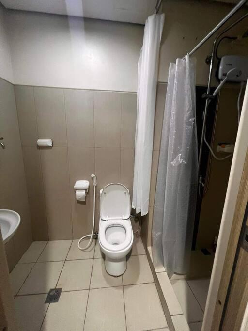 Breeze Residences - 1Br Unit With Balcony -Top Floor 马尼拉 外观 照片