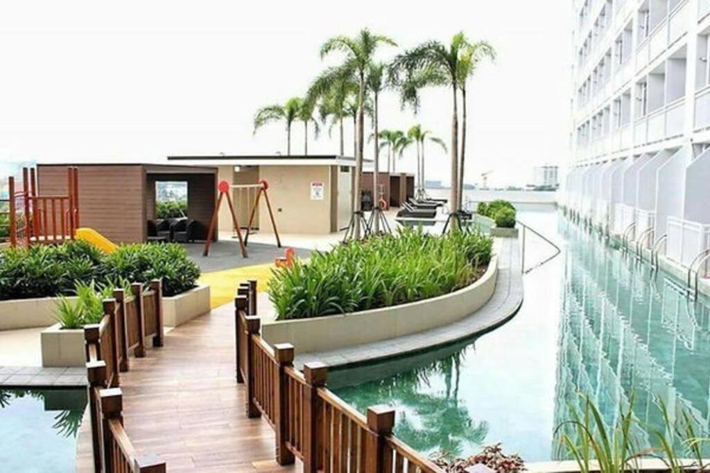 Breeze Residences - 1Br Unit With Balcony -Top Floor 马尼拉 外观 照片
