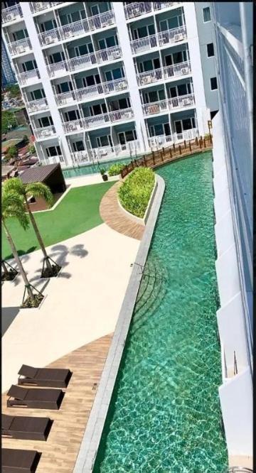 Breeze Residences - 1Br Unit With Balcony -Top Floor 马尼拉 外观 照片